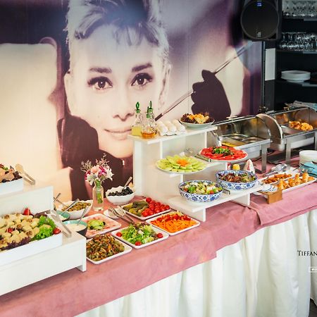 River Side Hotel Tbilisi Exterior photo A buffet