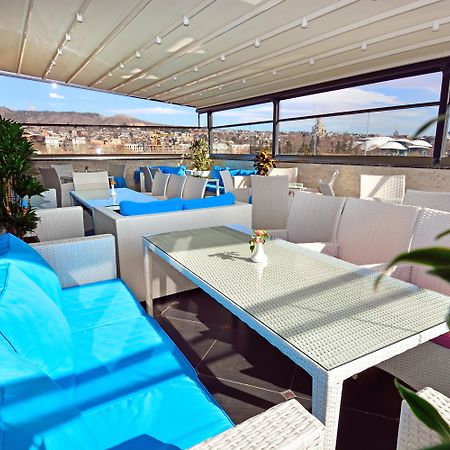 River Side Hotel Tbilisi Exterior photo A 3D rendering of a balcony