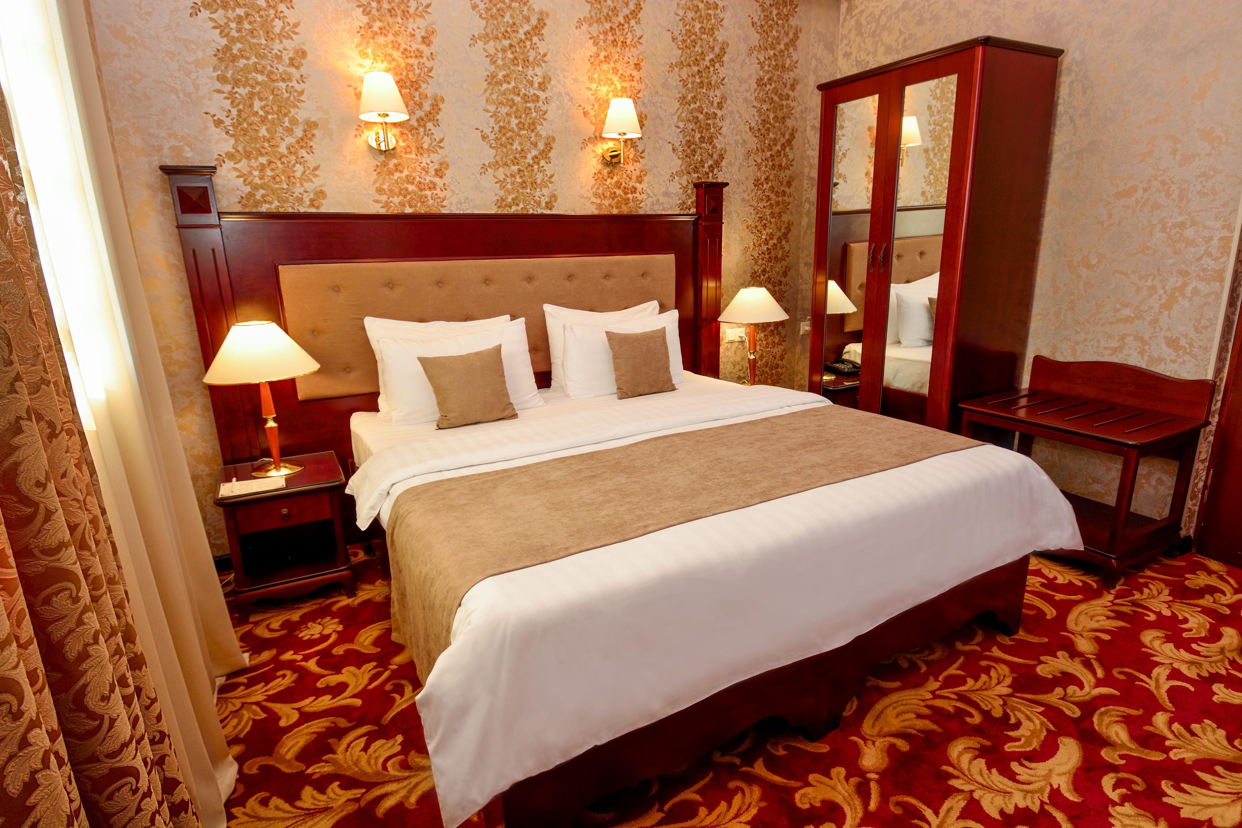 River Side Hotel Tbilisi Exterior photo A bedroom in the hotel