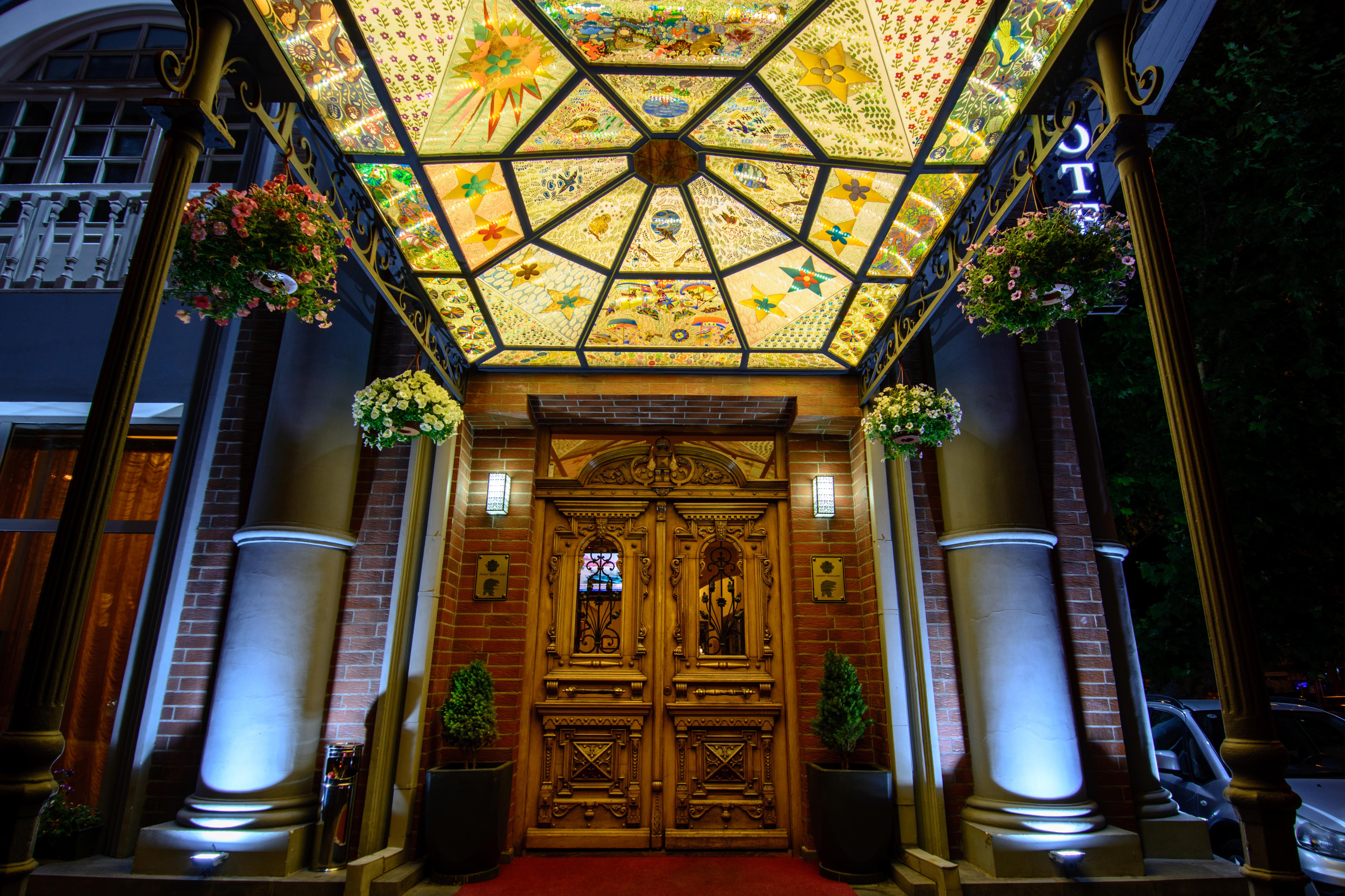 River Side Hotel Tbilisi Exterior photo Entrance to the hotel